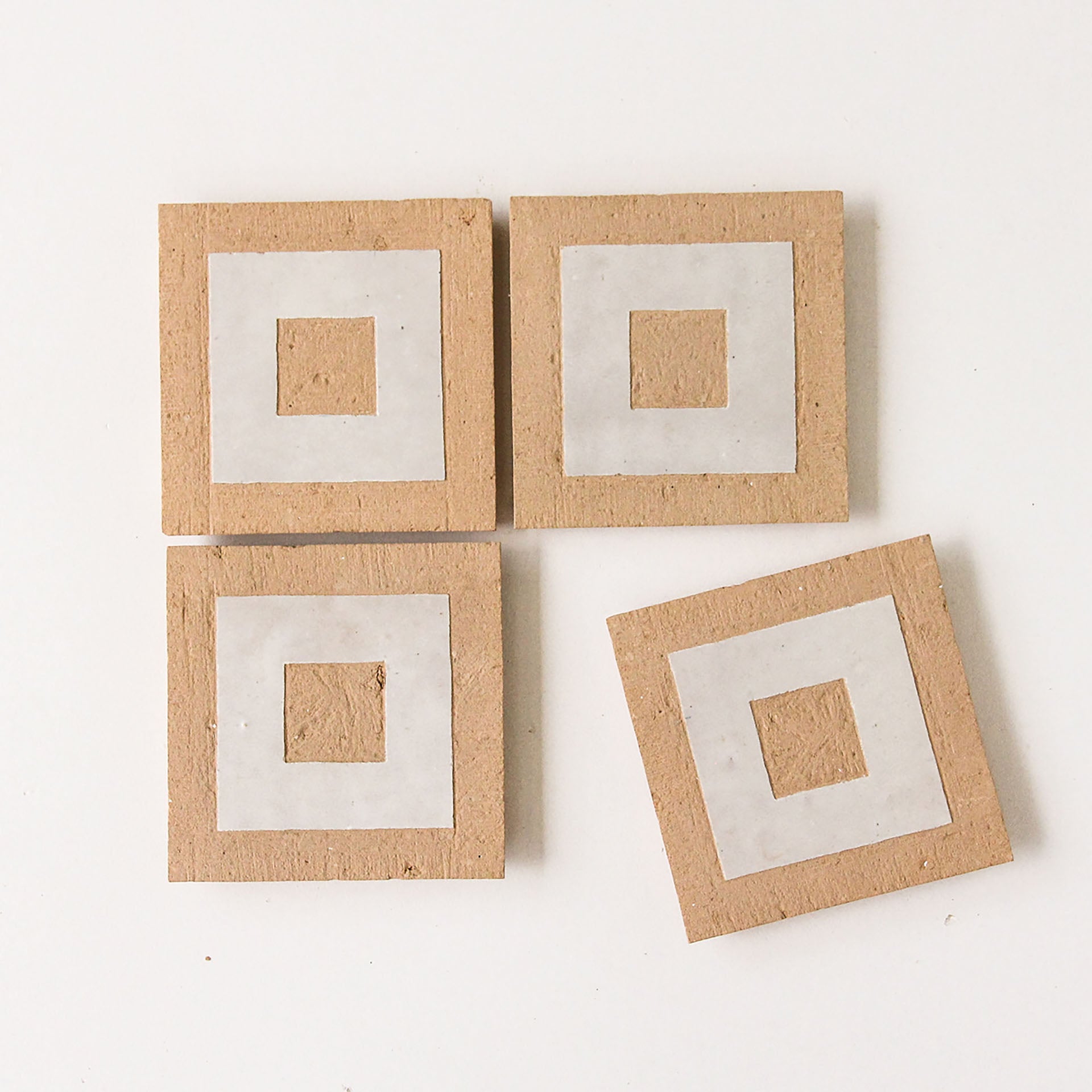 EZR1010 Zellige Cubo with Dust Insert